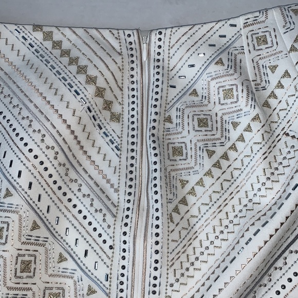 White House Black Market Metallic Studs Mini Skirt White Silver Gold - Picture 9 of 9